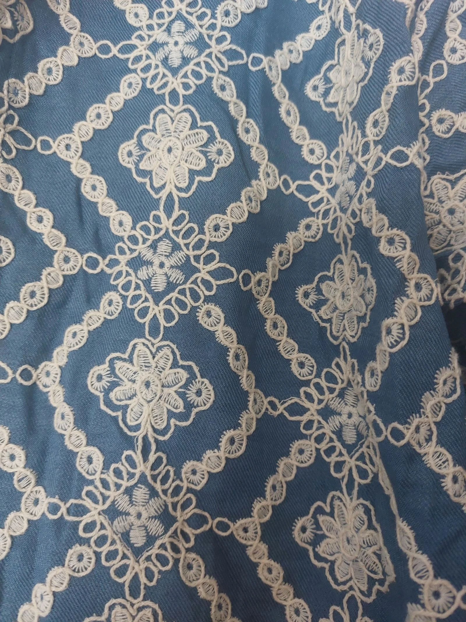 Camisa vaquera con bordado – photo 3